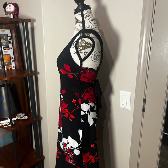 Reitmans Black Red White Floral Wrap Dress - Picture 2 of 5